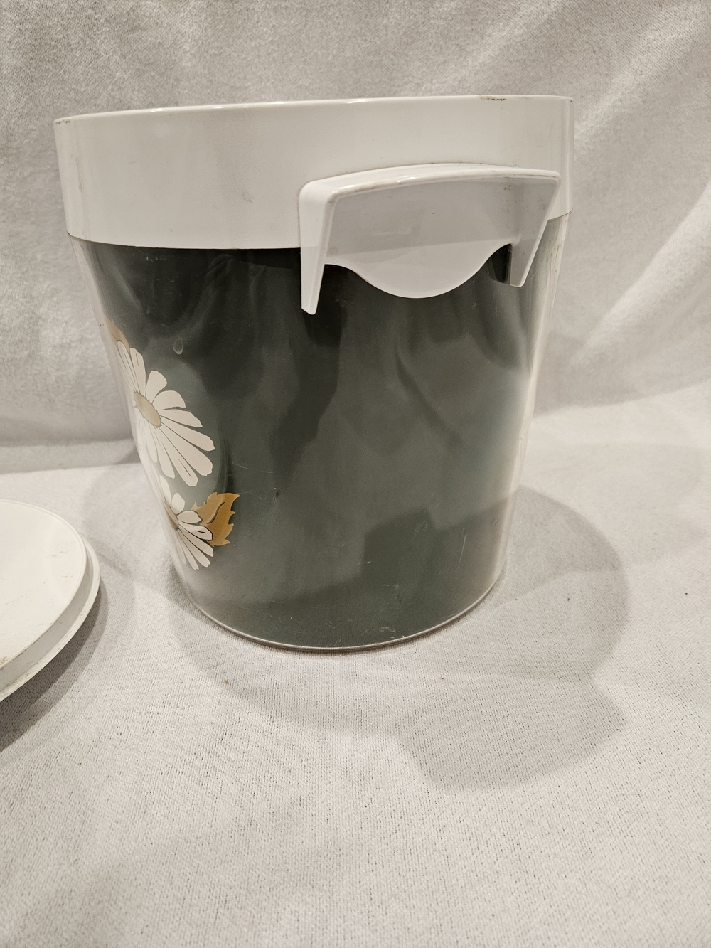 Vintage West Bend Thermo Serv Daisy Ice Bucket With Lid - Picture 8 of 10